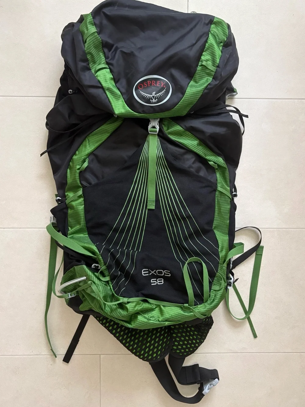 Osprey Exos 58 Ultralight Hiking Backpack Medium - Black & Green